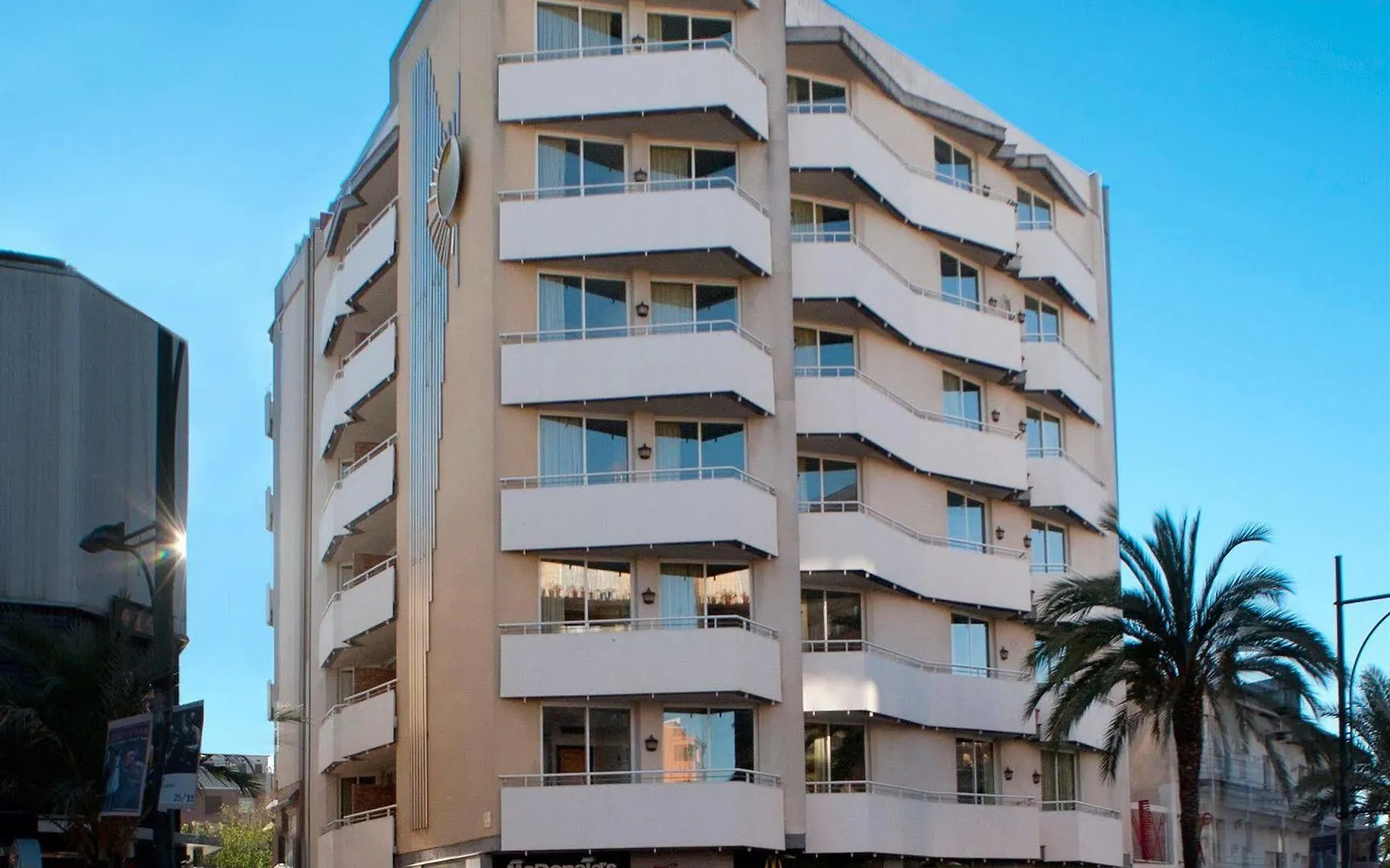 Apartments Lloret Sun location